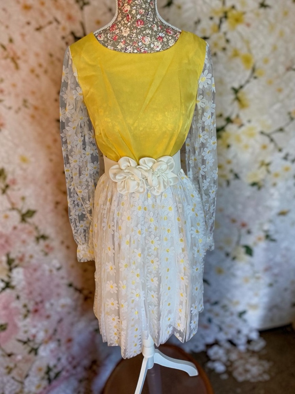 Yellow Bodice White Daisy Lace Dress Vintage